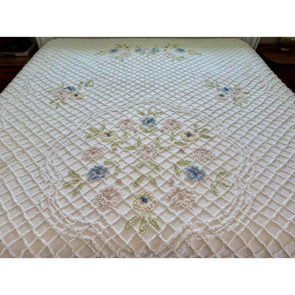Vintage Chenille Floral Bedspread Coverlet Pink Blue Pastel 116 X 105 King?